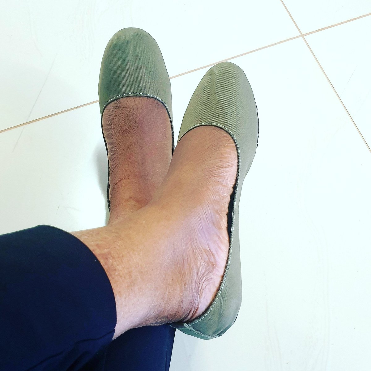 DzifaAtifufu's tweet photo. Mes pieds ont trouvé une nouvelle paire. 😌La marque s'appelle Shoes'it et son créateur est Brice Dabiré, un Burkinabè🇧🇫👌🏾. 
#lwili #entreprenership #creativity #marchelocal #EconomieLocale #OuagaFashion #OuagaDesign #StreetWear #ShoesLovers #WalkerLife #ECommerce #BuyOnLine https://t.co/MyIUih0wTY