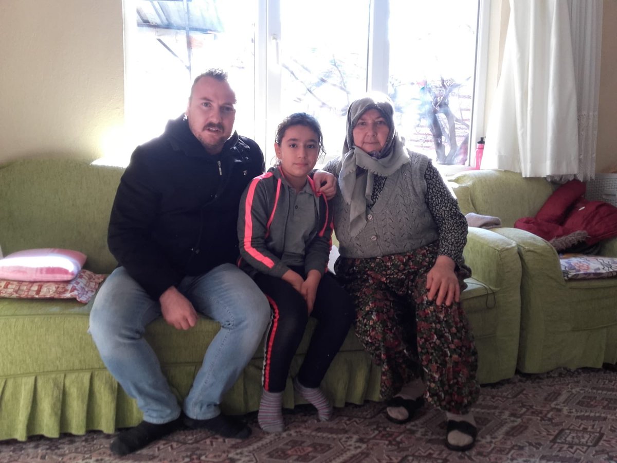 s_kabatli's tweet photo. #ÇayımızıSohbetleKarıştıralım
Yenice İlkokulu öğretmenleri, sıcak sohbetle veli ziyaretlerini gerçekleştirmektedir. @Aydin_MEM @seyfullah0966 @tcmeb @ziyaselcuk @yskosger @safran1958 @okancbn @mebailesi2023 https://t.co/84a8uG5Z8r