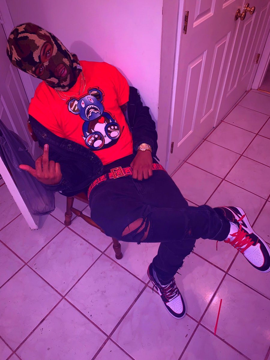 jp3joeii's tweet photo. Bitch imma FA$HION BANDIT🤑🎭 https://t.co/o4F4F6YFlo