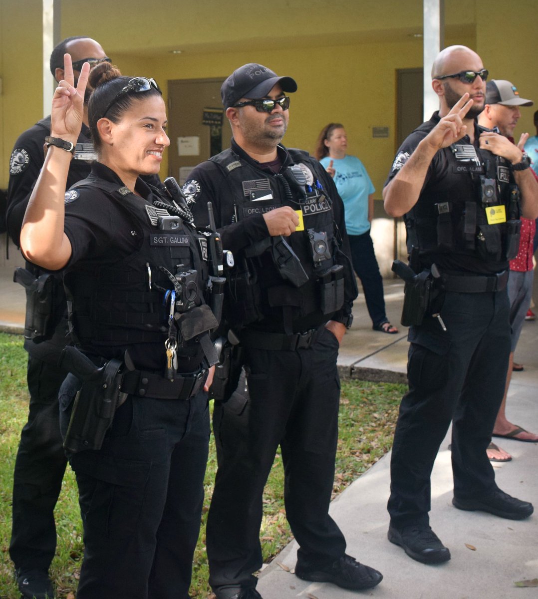 DelrayBeachPD's tweet photo. It is #LawEnforcementAppreciationDay! If you see one of DBPD's men and women in blue today, please stop and thank them for their continuous service, sacrifice and courage to keep the city of Delray Beach safe. #OneDelrayOneCommunityOnepoliceDepartment https://t.co/yMvHPYElG5