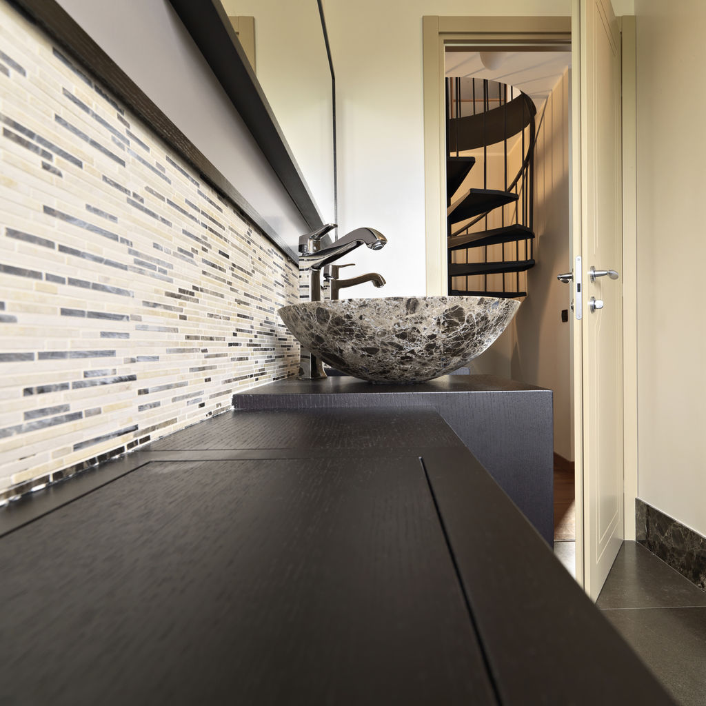 DianB1988's tweet photo. Hard to say whether or not this was intentional, but that sink looks a bit like the surface of the moon. It would be interesting to find out exactly what kind of rock was used to create it. Plus, it matches nicely with this tile... https://t.co/SNaApW2gKA https://t.co/PxBL9lTC6T