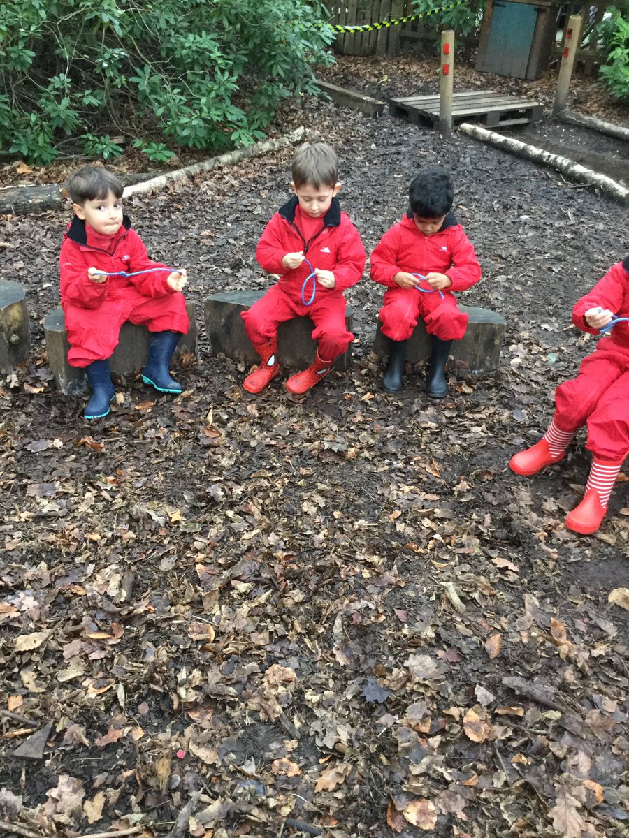 Library_BGS's tweet photo. Reception had a busy afternoon at Forest School learning how to tie knots and make a spark.#BGS_forestschool #BGS_independence https://t.co/UKIx2bFv3T