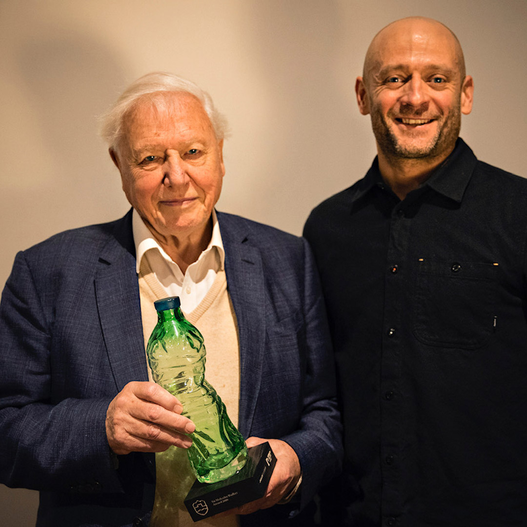 sascampaigns's tweet photo. AMAZING!🤙🌍🌊🙌We were honoured to present the legendary Sir David Attenborough with his #PlasticFreeAward this week.

RT to help thank Sir David for everything he does for our oceans at this crucial time.🙌🙏

Inspired by Sir David? Join #GenerationSea: https://t.co/0S4m45r7iA https://t.co/GxaJQKS9tA