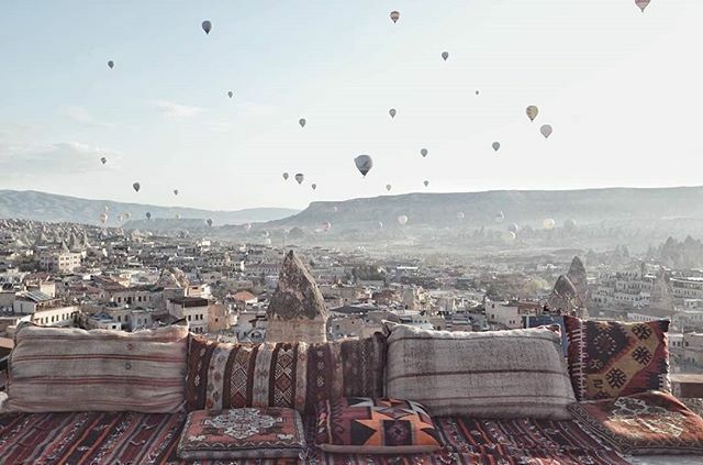 Het bijzondere uitzicht in Cappadocië, Turkije😍
📸<a href="/michiels/">Michiel Sikkes</a>.karen
.
.
#lonelyplanet #lonelyplanetnl #reizen #reismagazine #reisinspiratie #ontdekken #inspiratie #bucketlist #fotografie #reisfotografie #travel #welivetoexplore #world #explore #cappadocia ift.tt/2FzRQtn