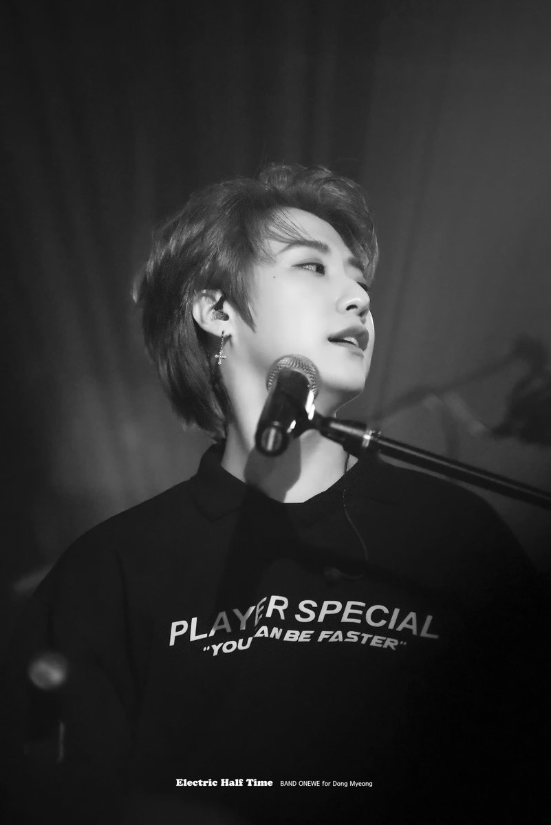 Koteich2's tweet photo. Happy birthday, my ray of sun.💕💕💕 Please take care, eat more, be happy and never give up. 당신을 사랑합니다. 💋♥️😊
#앞으로도_오래오래_태양보��_별보다_빛나줘
#ONEWE #dongmyeong @official_ONEWE https://t.co/VvyVn2OcCH