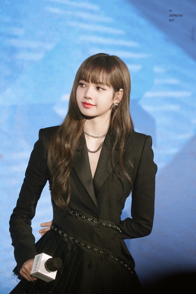 CelebsSpectator's tweet photo. #lalalalisa_m in #AlexanderMcQueen #YouthWithLalisa #LisaBLACKPINK  | photo cr: lovinglysa https://t.co/COrXouvKZA