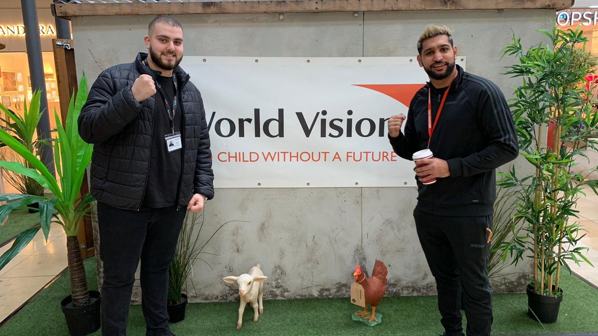 WorldVisionUK's tweet photo. Boxing star @amirkingkhan visited our #VillageOfHope at @Market_PlaceSC Bolton to see how we're helping the world’s most vulnerable children 🙌🙌🙌

https://t.co/MFz1pgDShG

#ThursdayThoughts | #ThursdayMotivation https://t.co/n1KLGpLiy2