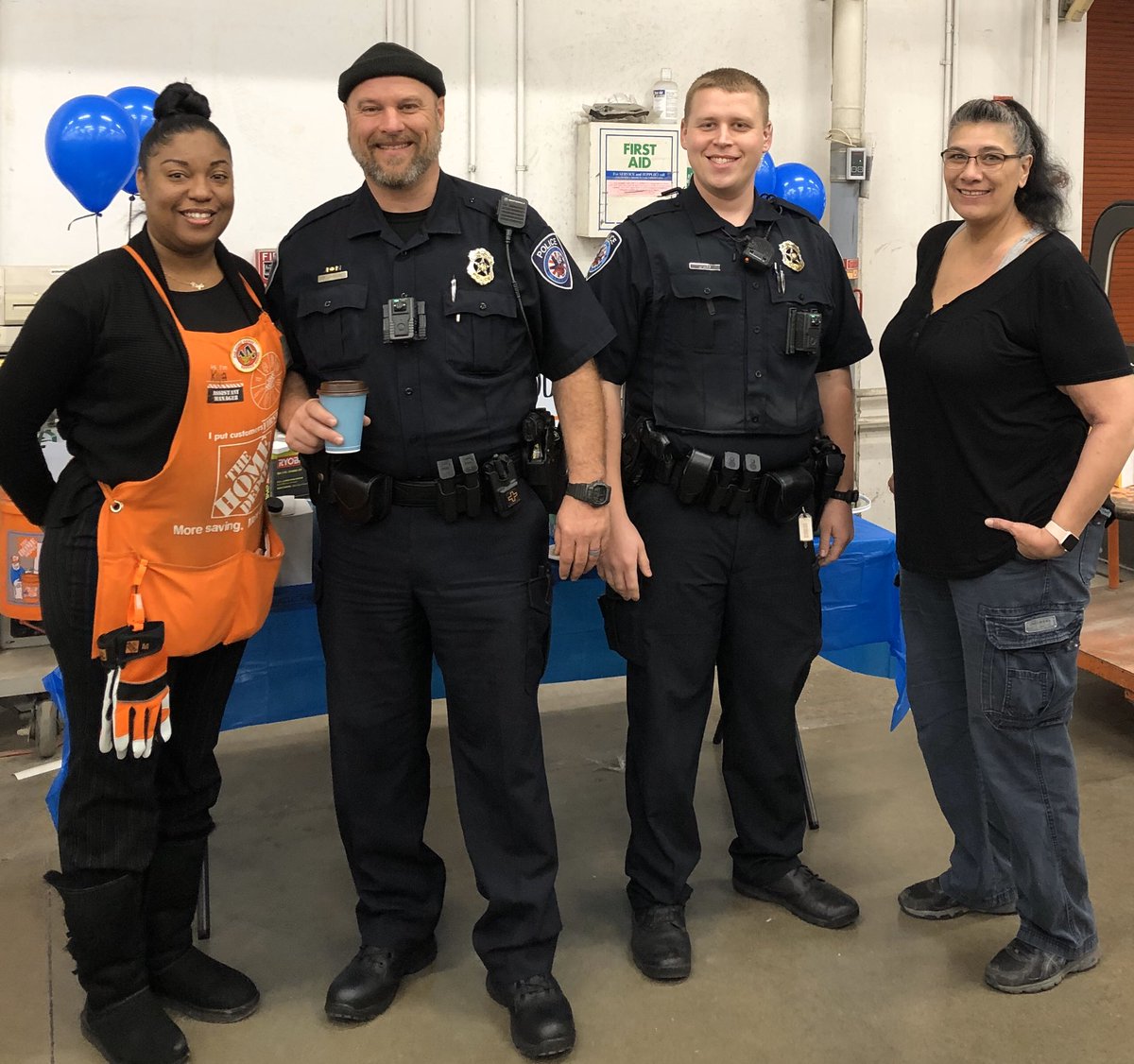 Thank you Officer Johnson and Officer Nipp for coming by and letting us show our appreciation 🖤💙🖤