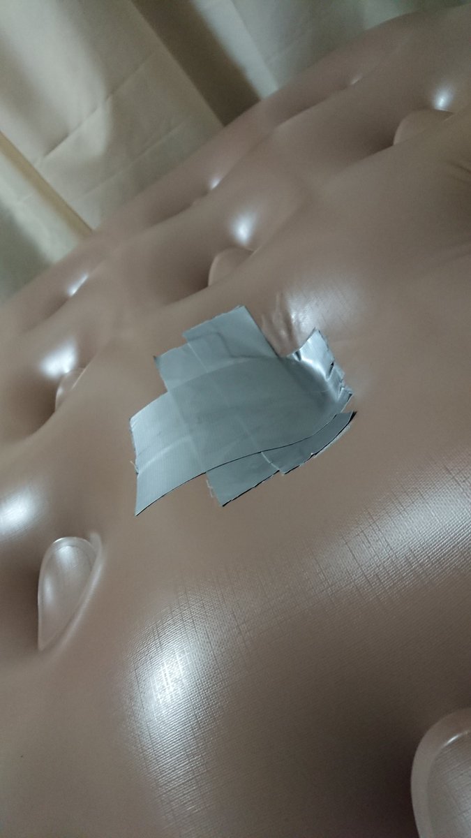 Eldorado Guma Live 新しいエアーベッド 穴空いた笑 とりあえず補修したけど 安物はダメだな ｰ Dｰ エアーベッド エアーベット エアー ベッド ベット Airbed Air Bed 穴 補修 修理 安物