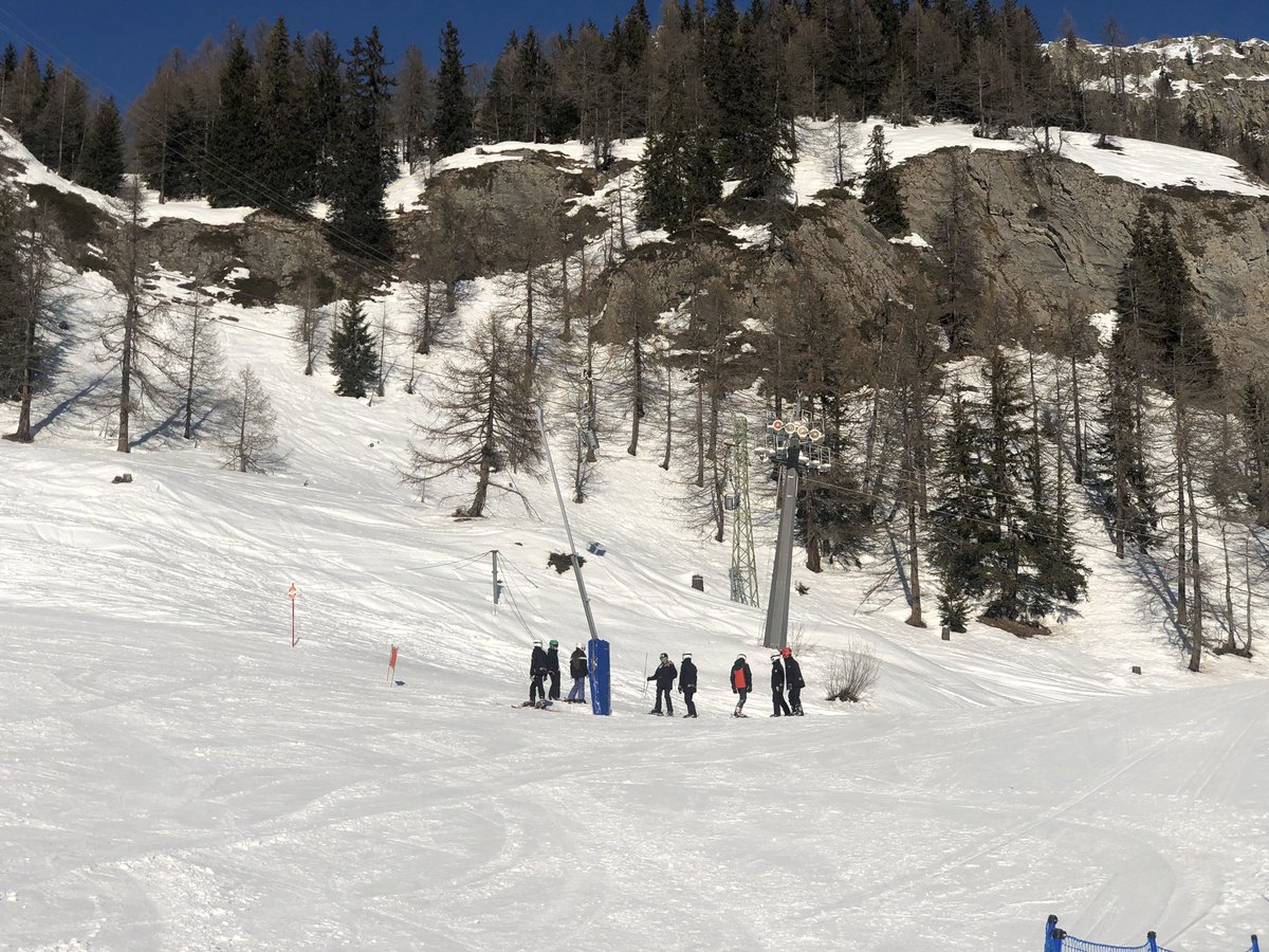 KpssSnow's tweet photo. Sorry for lack of tweets! Busy day skiing! Some of our groups have really progressed today and are now making their way down one of the biggest pistes on the mountain. @Interski https://t.co/upOmT4bTSR
