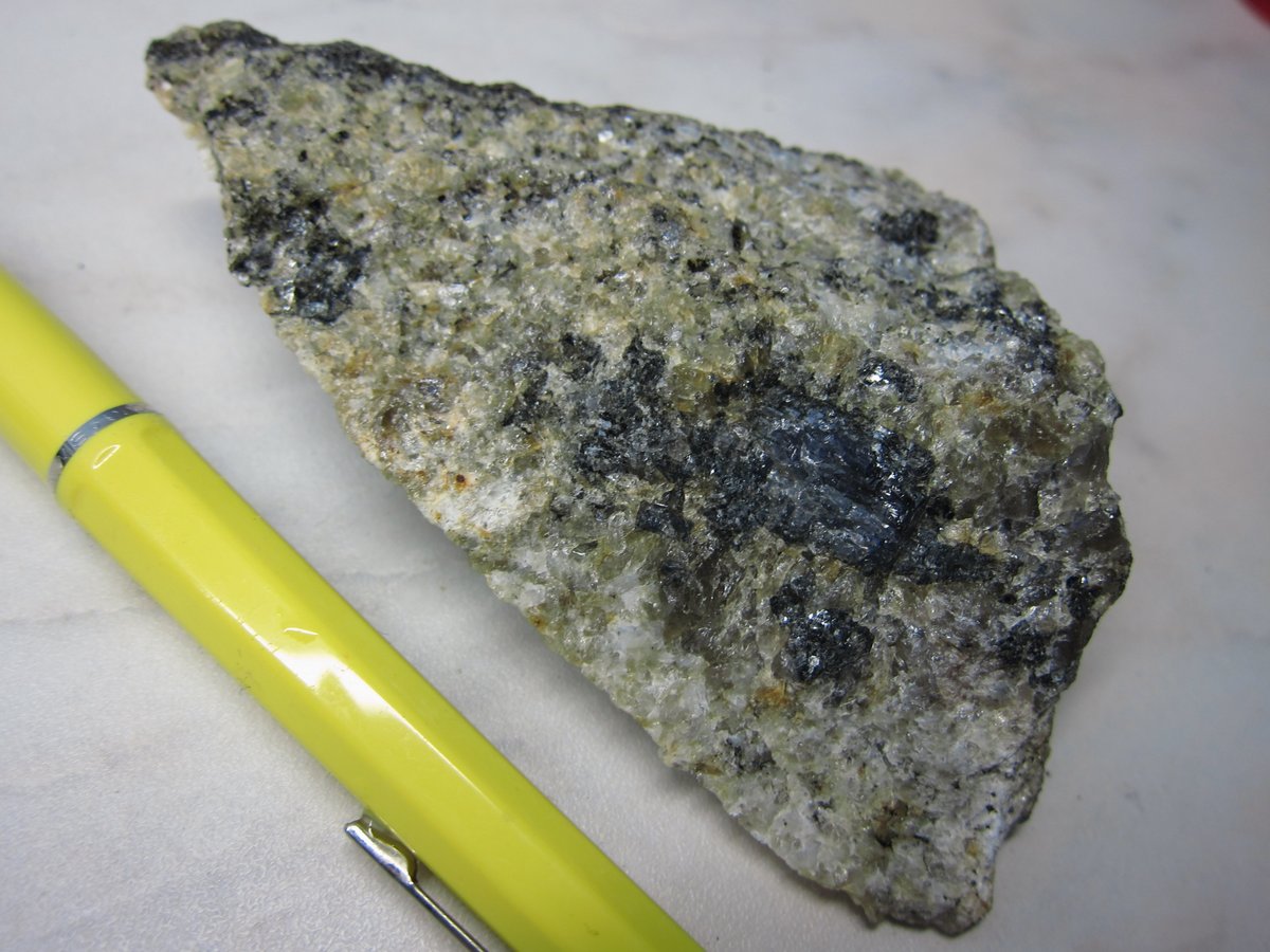 New  #GlacialErratics from Sweden/Västerbotten:Fragment of gneiss leucosome with big cordierite crystal.Found in: Umeå, Klockarbäcken (esker or till)Probably from: Precambrian basement.Notes: fresh fragment from a bigger gneiss boulder.