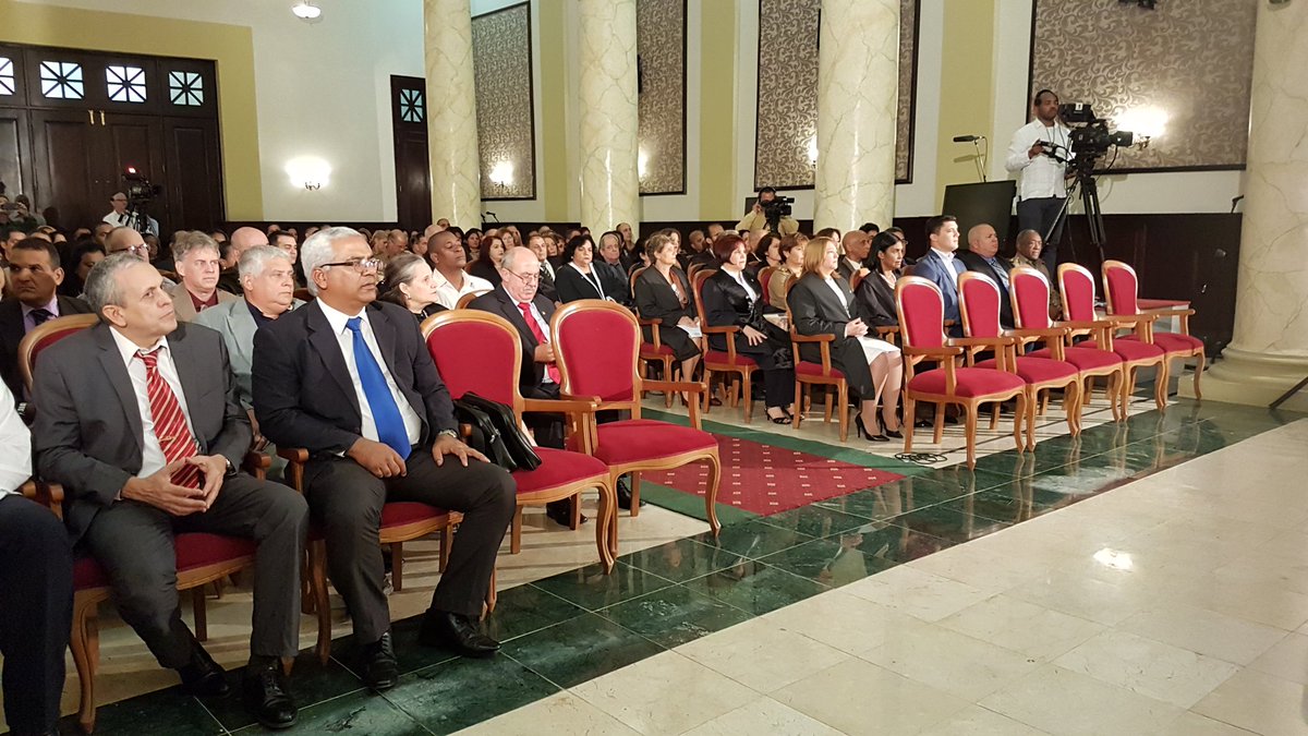 aparedescuba tweet media