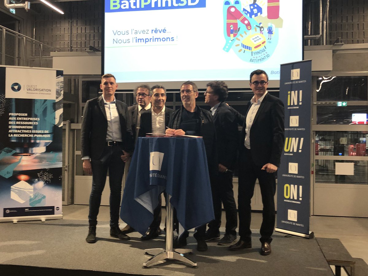 OuestValo's tweet photo. LIVE : Signature du contrat de licence de la #Technologie #Batiprint3D 🚀💡
@UnivNantes #LS2N #GeM @OuestValo @VincentLamande @benoit_furet @ReseauSATT https://t.co/tahvUfZ6Tv