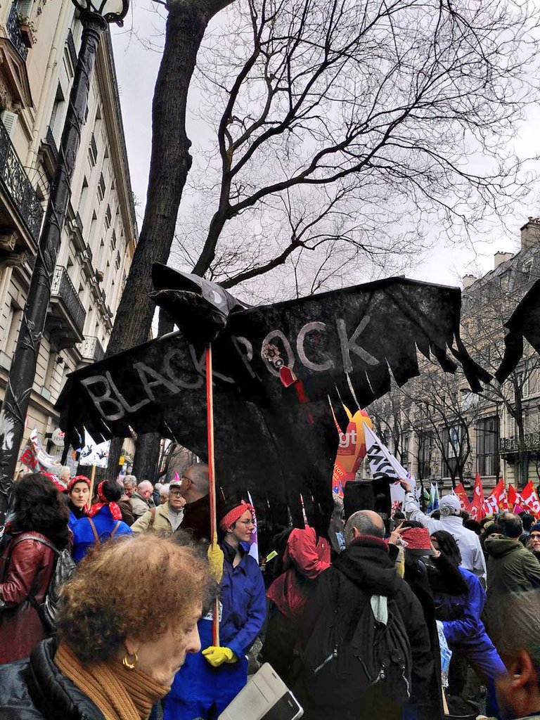 Place publique Paris tweet media
