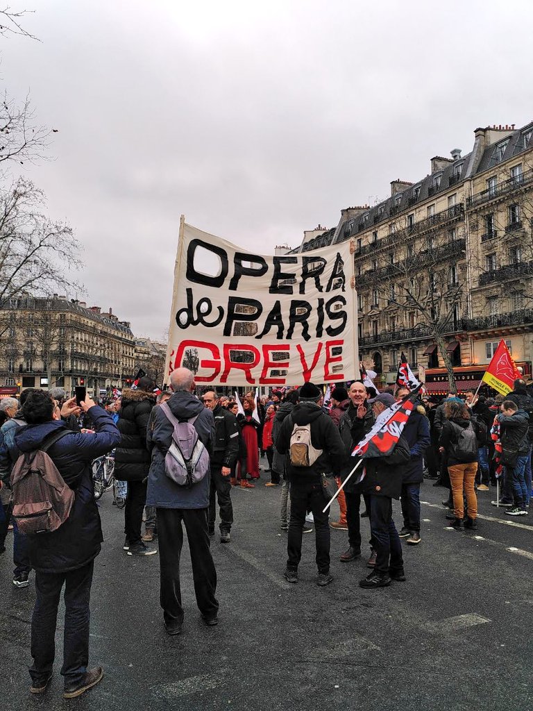 Place publique Paris tweet media