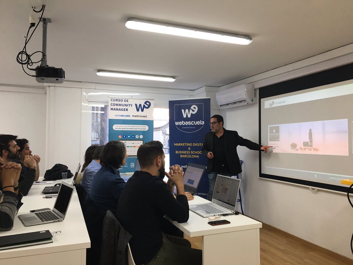 SoyRost's tweet photo. Clase de #Twitter impartida por @MATrabado en @Web_escuela 🔥 #masterwebescuela https://t.co/VTkwmlHmHz