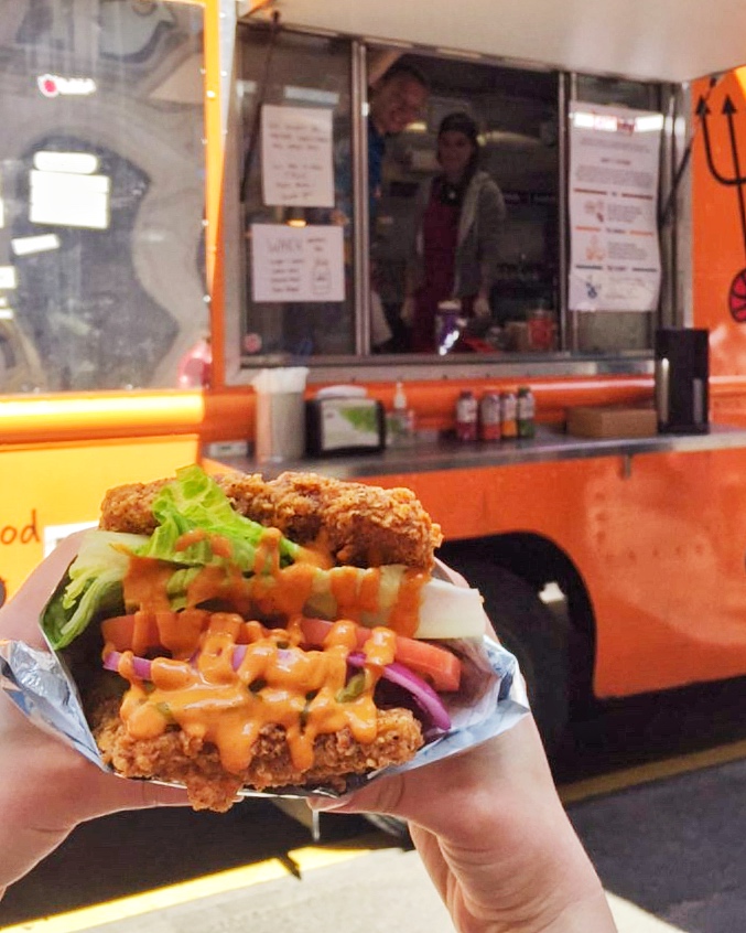 bartlebysfood's tweet photo. #TBT to warm days and our most beasty sandwich: THE #DOUBLEDOWN! 🤘🔥🌱 You voted it your favorite special of 2019. Start working on your jaw flexibility now so you can be ready to #stuffyerface with this bad boy when we bring it back in 2020. 😈😮😈

#hailseitan #holyhell https://t.co/meRP8o3xIg