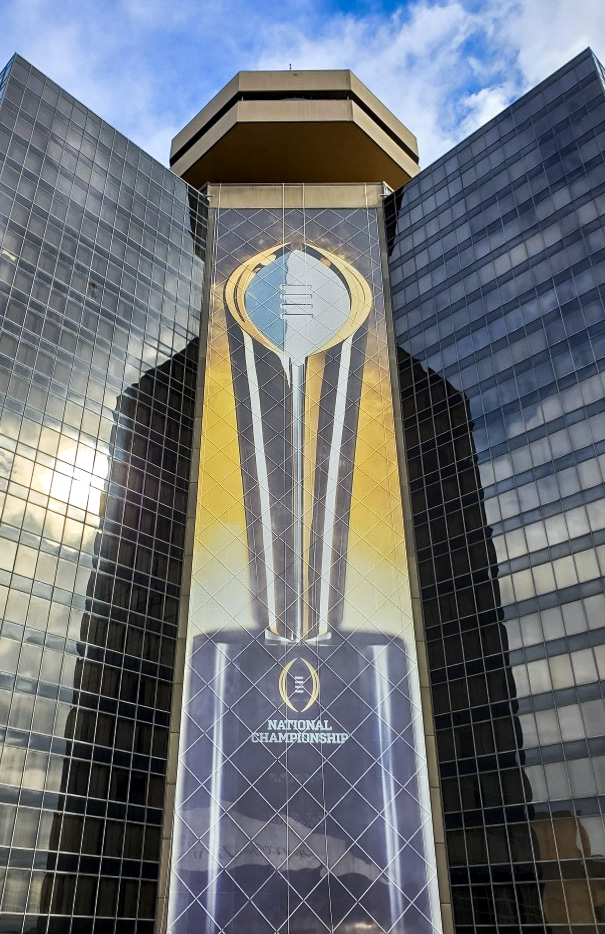 CCI_Productions's tweet photo. New Orleans' skyline looks a bit different ...👀🏈🤘
Building Wraps ✔️! We're proud of our work and the team that makes it all happen!!💪
What can @CCImagingNOLA do for you?
#MadebyCCI #LSUvsCLEM #CFP https://t.co/YLCjNkRzi0