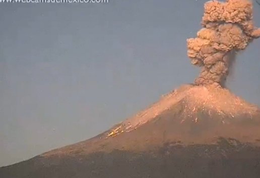 Mike_Coletta's tweet photo. Wow, a big explosion of a volcano in Mexico this morning. #volcanoexplosion #volcano #Popocatepetl https://t.co/ON1Mg25nuk