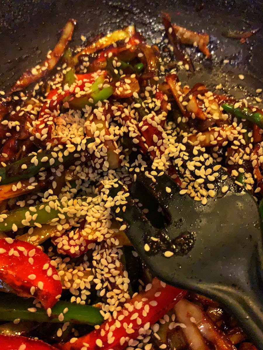 kitchnwtchngirl's tweet photo. Spicy Thai Noodles 👉 #spicythainoodles #thaifood #noodles #thainoodles #foodstagram #instagood #foodporn #foodlover #instafood #spicyfoodslover #spicyfoodislife #sesameseed #thainoodles #buzzfeedfoodies #buzzfeedfoodveg #buzzfeedfoodtasty #canstilltasteit #sogoodfood https://t.co/rFRsoieqCR