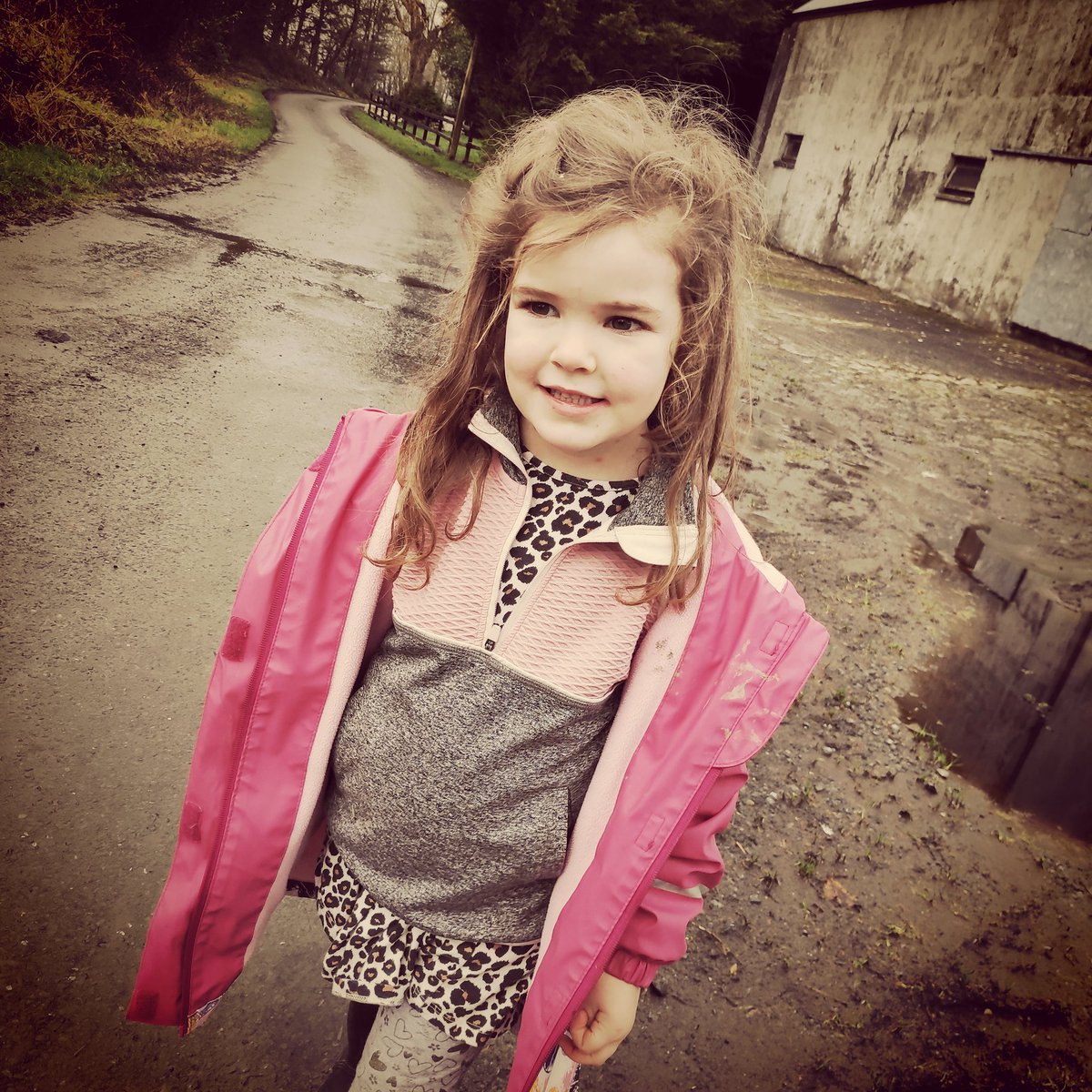 FarmingWoman's tweet photo. Even 🐔Pox can't stop my #farmingmini. Out making sure all her animals were happy and healthy no matter how long or short their stay is with us.#ethicalmeat #farmingfamily #farmingwithlove https://t.co/ewuNxssuVl