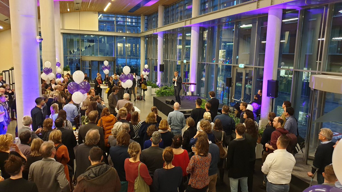 HvA's tweet photo. CvB-voorzitter Huib de Jong: "Voor de thema's die wij belangrijk vinden, duurzaamheid, diversiteit en digitalisering, worden we als links neergezet. Wij koesteren maatschappelijke betrokkenheid. Wij zijn geen politieke of religieuze organisatie, maar een kennisorganisatie." https://t.co/Q1WTpdw7F0
