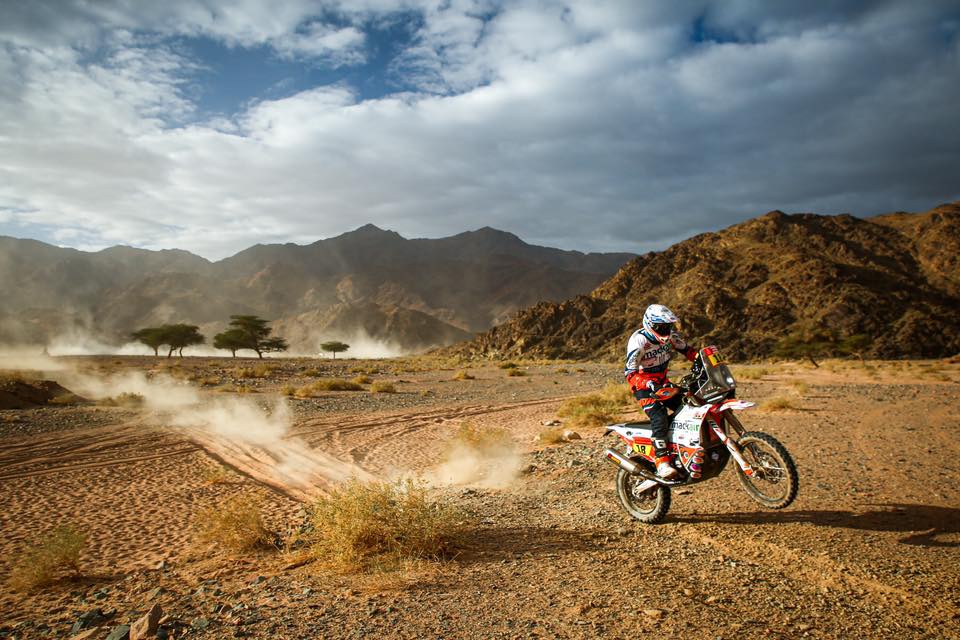 OfficialBrandBW's tweet photo. Another amazing performance by Ross Branch during Stage 5 of the Dakar 2020 race. He is currently ranking at 7th for the day and 14th overall.

#TeamBW
#RossBranchAtDakar2020 https://t.co/uO0ABOnIOE