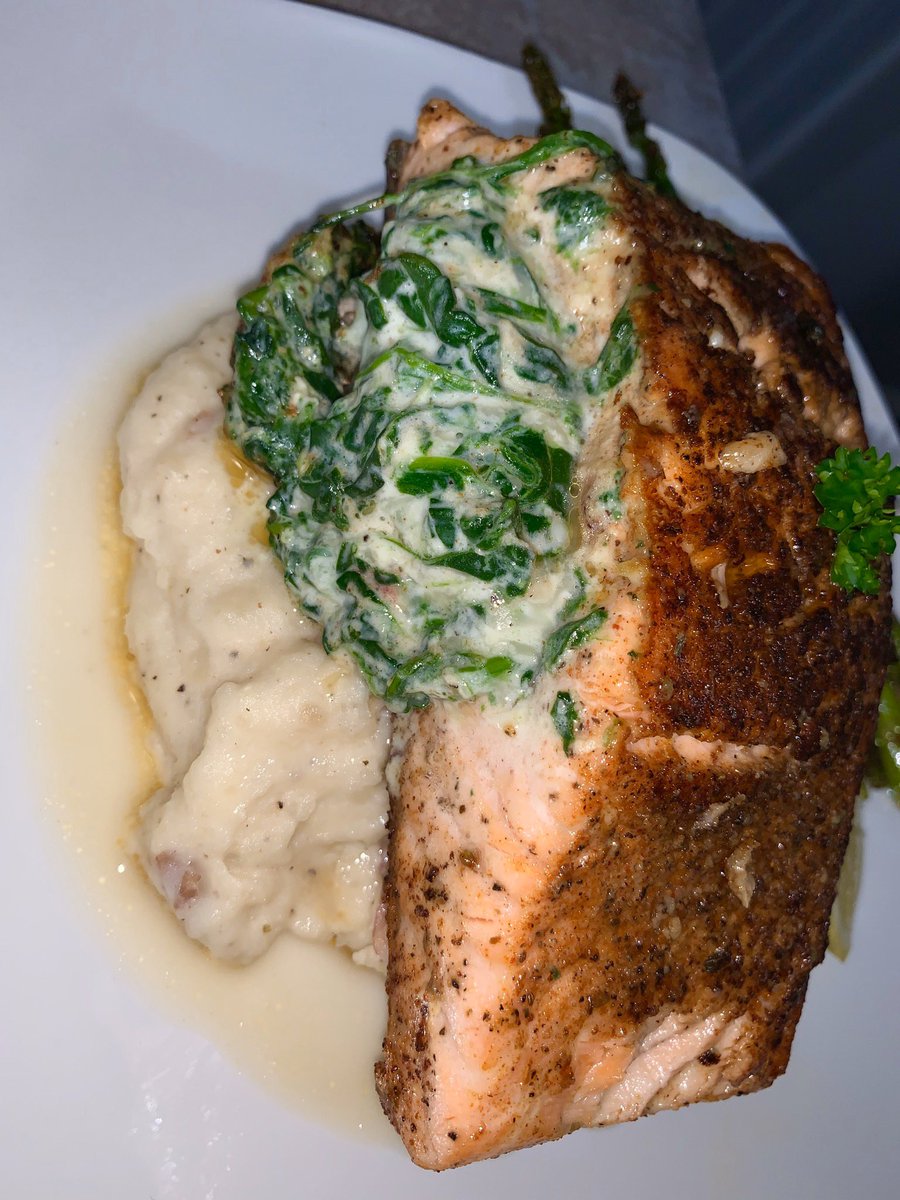 LawCannon's tweet image. What’s up Twitter!

My name is Law Cannon &amp;amp; I’m the CEO of Cannon’s Catering 💣 A Chicagoland Black Owned Catering Business! 

I would appreciate if you RT this tweet if this pops up in your timeline 

My next customer may be you! 

Follow our Instagram page @CannonsCatering 🔥