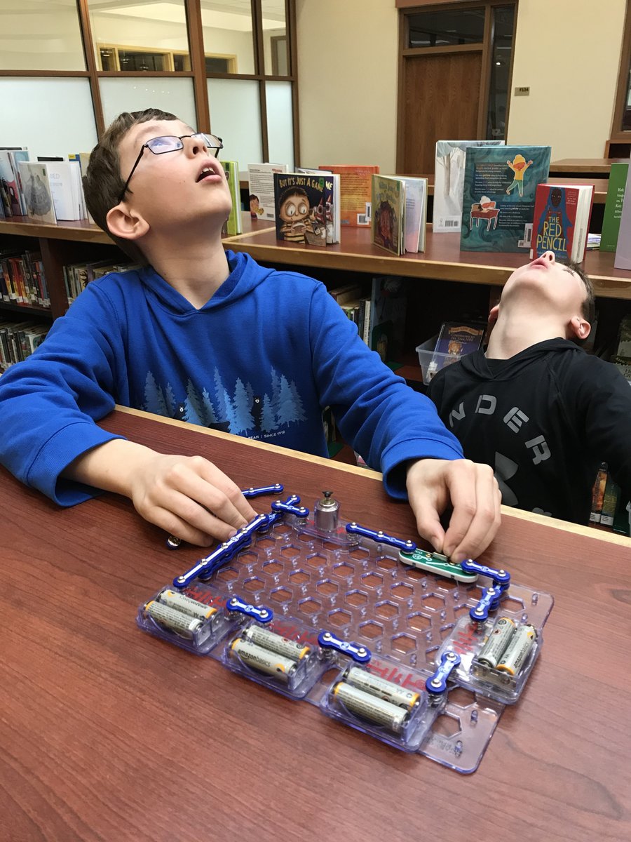 CloverRidgeElem's tweet photo. A new type of circuit training?! More batteries, more power! Look at it fly! #TeamCRE https://t.co/MiymxNSb3C