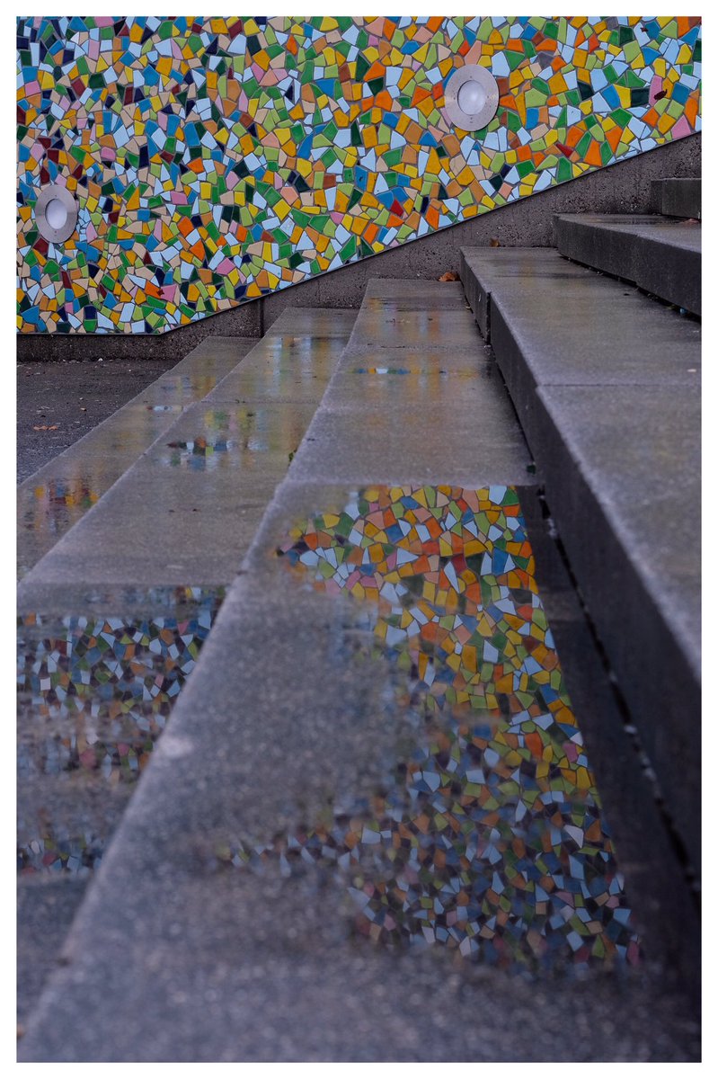 Duesselchen Unterwegs In Dusseldorf Eine Treppe Eine Pfutze Ein Kunstwerk Kunstler Hermann Josef Kuhna