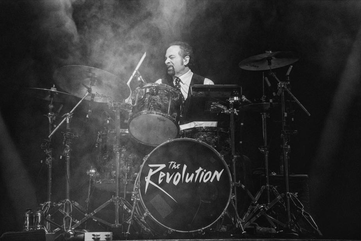 Purple Posse, all together: HAPPY BIRTHDAY BOBBY Z! Leave your birthday wishes for Bobby Z below. 💜🎂💜 #bobbyz #therevolution #purpleposse

Photo by nana.s.r.t