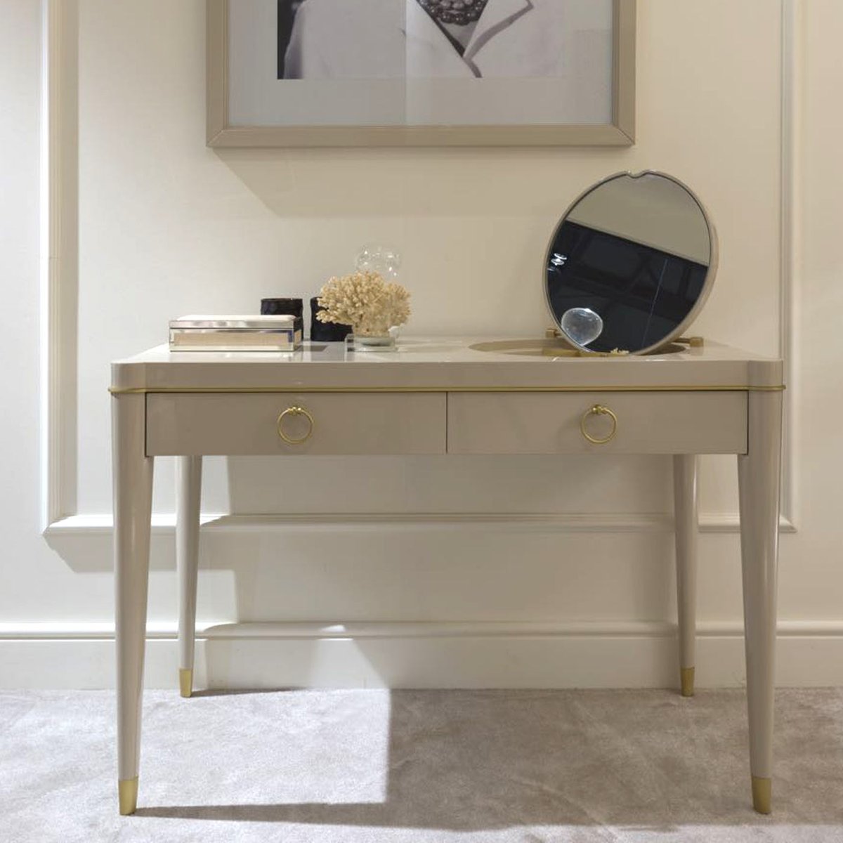 Passerini_com's tweet photo. #NewYearNewMe time and space for myself finally! Here is a very precious vanity, to hide all your beauty secrets and have this space glamourous and private. 

https://t.co/G7oZyT0q1v

#vanityroom #interiordesign #luxuryfurniture  #luxuryliving #palmbeach #floridadesign #JupiterFl https://t.co/oBlZXHfjFT
