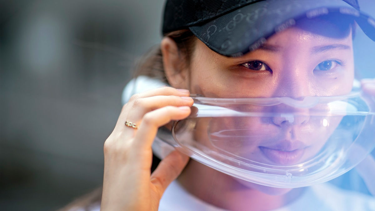 GeraMudit's tweet photo. AO AIR'S SAVVY ATMŌS AIR PURIFIER PROMISES A BUBBLE OF CLEAN AIR ON THE MOVE AT $350 A POP
#Airpollution #AIRPOLLUTIONININDIA #AIRPOLLUTIONMASK #AirPurifier #AOAIR #AOAIRATMOSFACEWEAR #ATMOSFACEWEARBADAIRQUALITY #CES2020 #CES2020 #climatechange #techb https://t.co/qOtHA3gXdJ https://t.co/cZVJJm6cMK