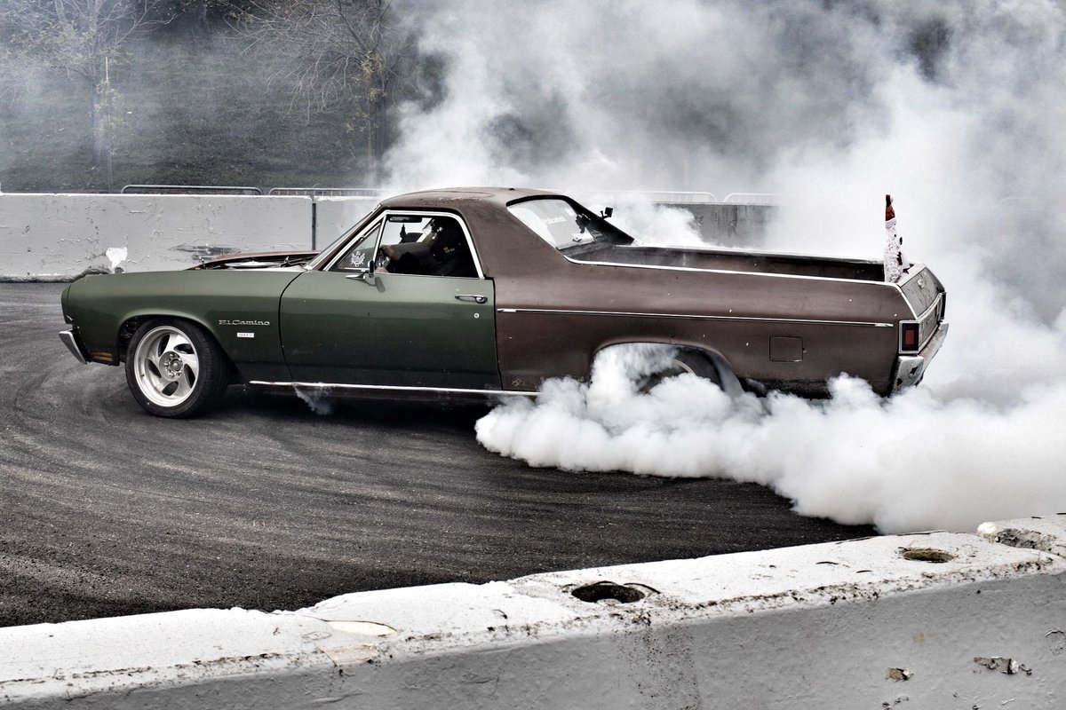 LoudPedalBlog's tweet photo. Smoke wagon.  #elcamino #chevyelcamino #smoke #tiresmoke #burnout #killalltires #alltiresmustdie #cheverolet #drift #donut #donutbox #burntrubber https://t.co/KxLj4LrPhJ