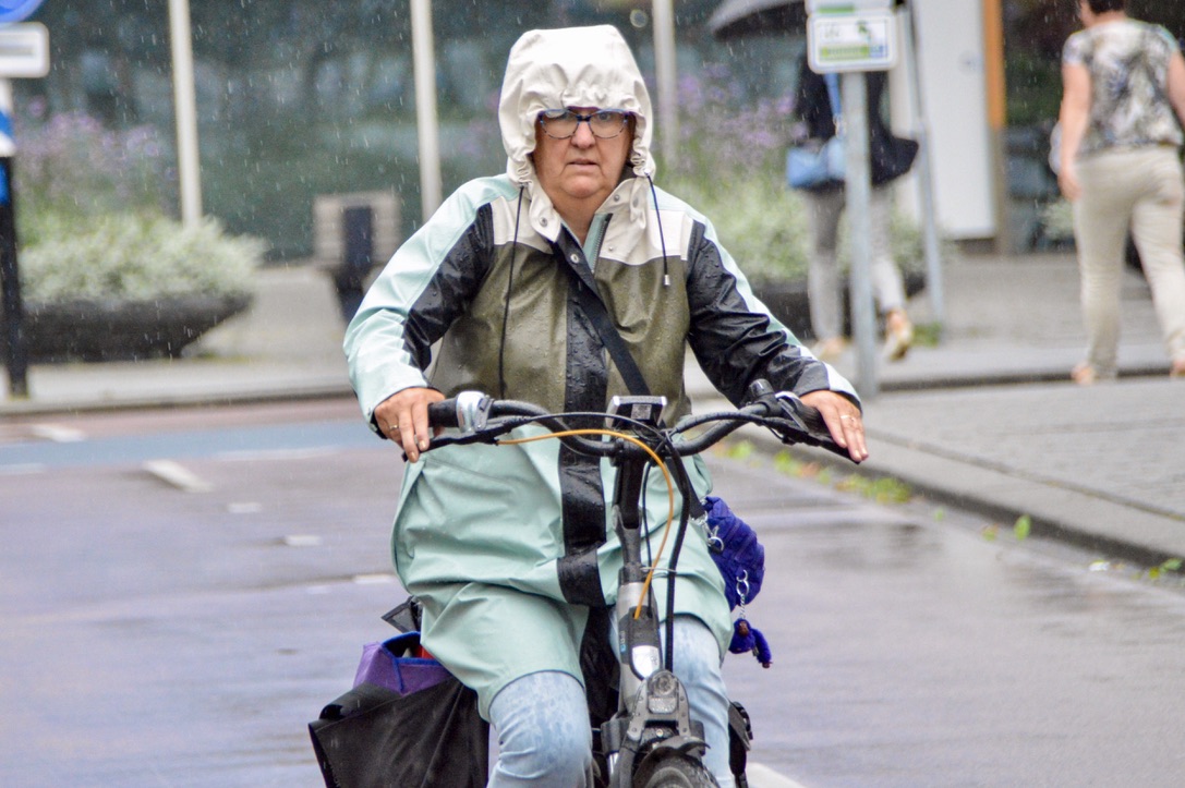 While sales of e-bikes in the Netherlands are already booming, new tax laws effective January 1 mean employees can lease one for €7 per month, while claiming €0.19 per kilometre ridden.

The scheme is expected to put an extra 150,000 on the road in 2020. ebiketips.road.cc/content/news/n…