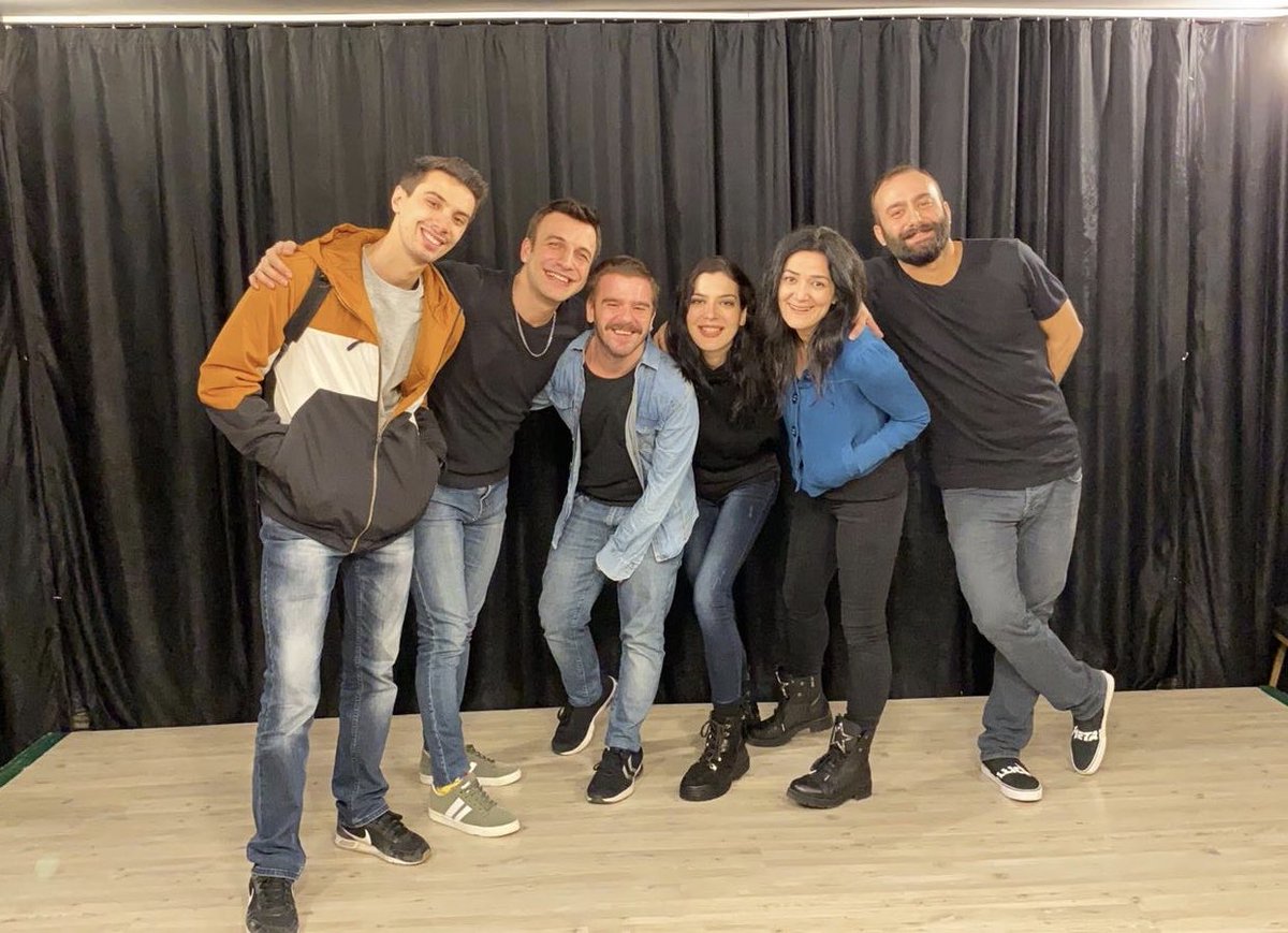 Bu cumartesi @hayalmealsahne de yine @hayalmealdtt gecesi, gelin de hep birlikte eğlenelim 🥳 Yerlerimizi ayırtmayı unutmayalım 😎 Bilg. ve rez: 0 532 246 51 39 /  0 544 849 94 17 🔥 #hayalmeal #vesaire #fikrimuzip #doğaçlama #tiyatro  #11.yıl #kadıköy #hayalmealsahne
