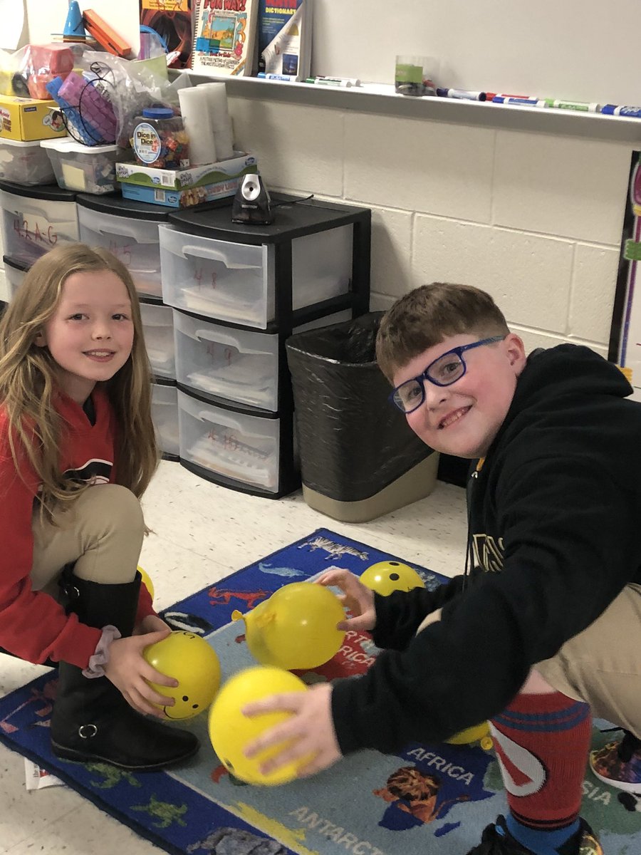 4thRawson's tweet photo. Finding chickies 🐥!!!! Otherwise known as equivalent fractions!! @NolaKWilson @OfficialCISD https://t.co/k4ynvBLREs