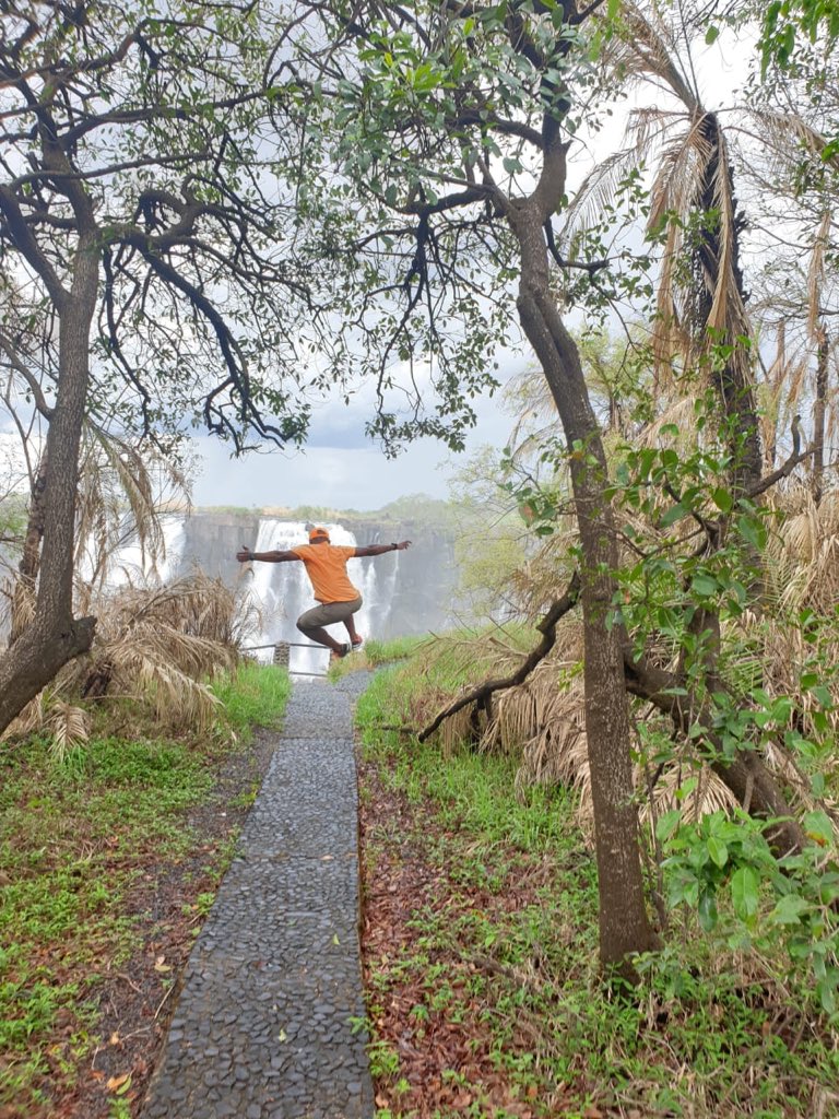 Distressing after a long day, between Zambia 🇿🇲 and Zimbabwe 🇿🇼 

#momentslikethese #zimbabwe 
#iphoneonly #nofilter #igdaily #instalove #igaddicts