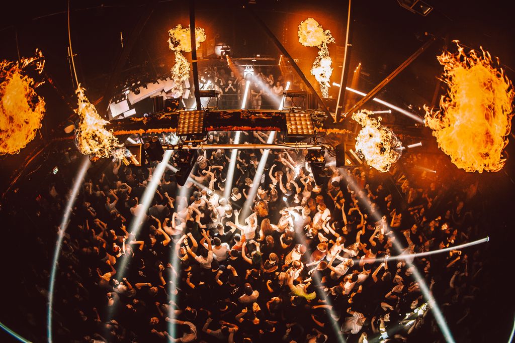 bootshaus_club's tweet photo. Shit's on fire, yo!
#thisisbootshaus #fire #throughtheroof #unusualperspective https://t.co/EgOd5Im1er