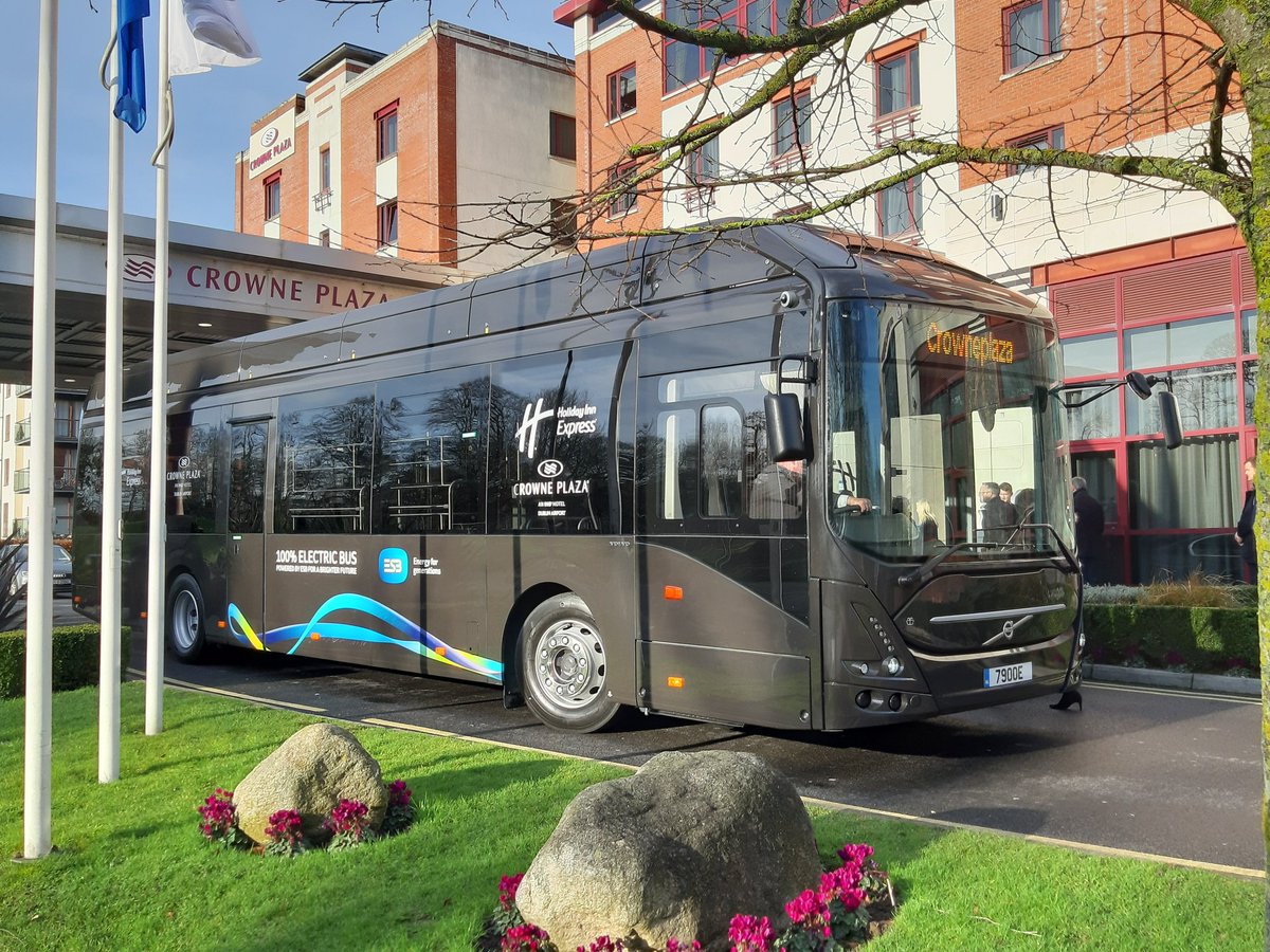 Crown Plaza Hotel took delivery the first electric bus in Ireland. An all 'electric' VOLVO bus will operate as a shuttle service to & from Dublin Airport @VolvoBusUK @IrishComms @fleettransport @ESBGroup @crownplaza @NoelRock @daa @IvanYatesNT