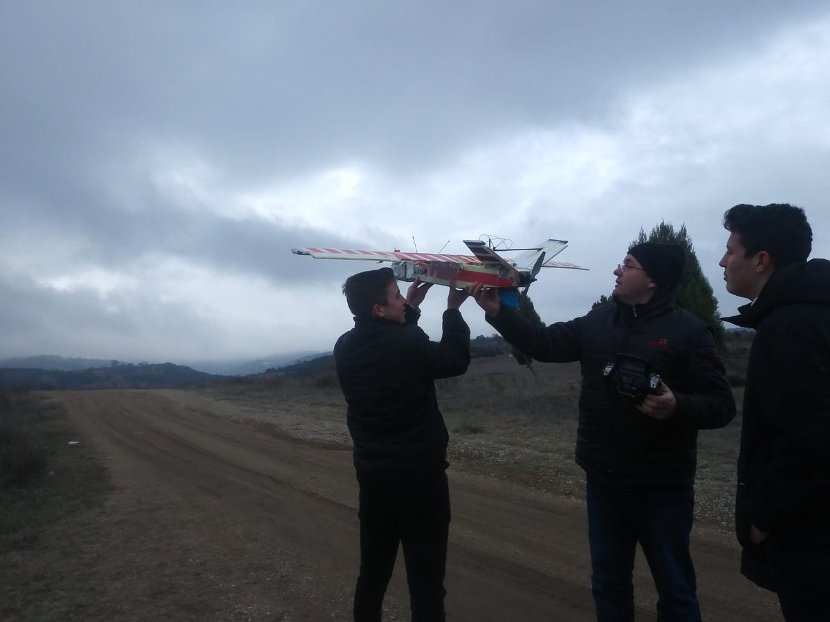 GencThk's tweet photo. Bilecik Genç Kanatlar olarak soğuk kış şartlarına rağmen RC uçak uçuşlarımıza devam ediyoruz🛩💨 #rc #modelucak #thk #turkhavakurumu #rcplane https://t.co/BvlU8MsP6L