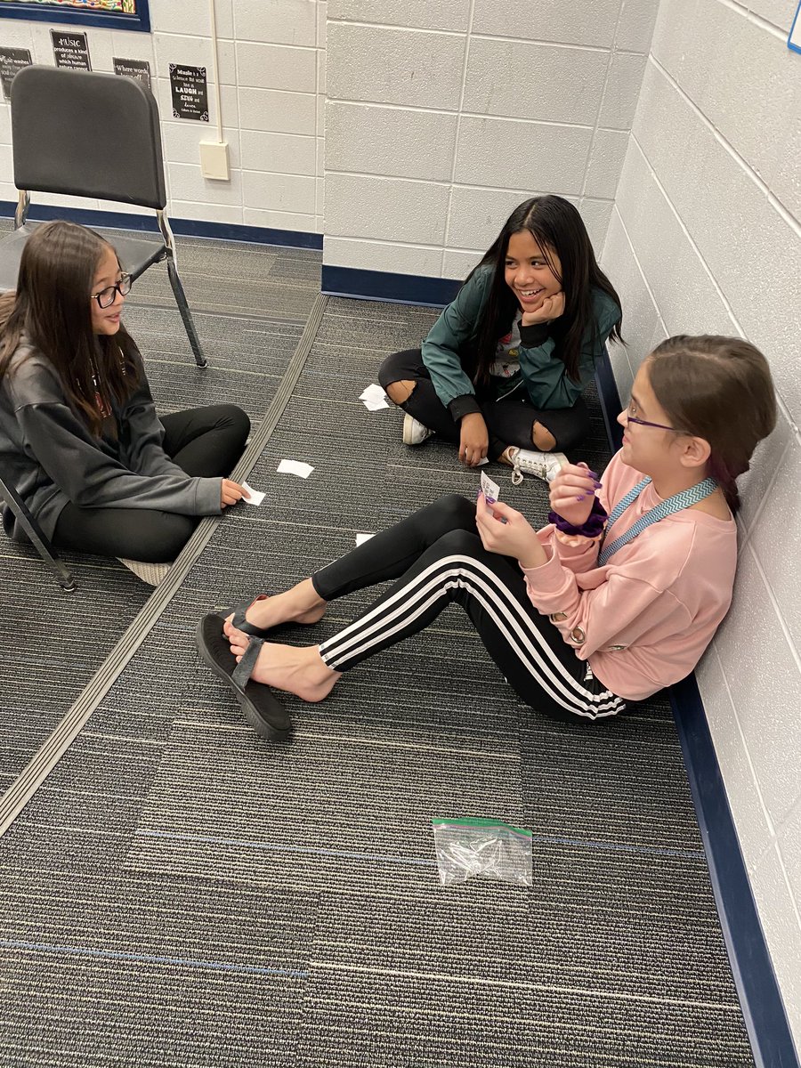 FalcoAdriane's tweet photo. Team building with a new group of choir students by reflecting on 2019!  Can’t wait to make some music with this group in 2020!  @ITMSCougars @olatheschools https://t.co/ZR4bXQauCy