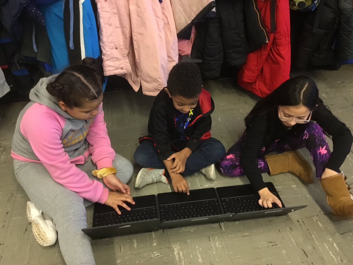 Mrs4DiMeo's tweet photo. Working together to score “What a Game” Narrative. #writingcity #vippartners ✏️💯 @25Lafayette https://t.co/TPtt9tvhst