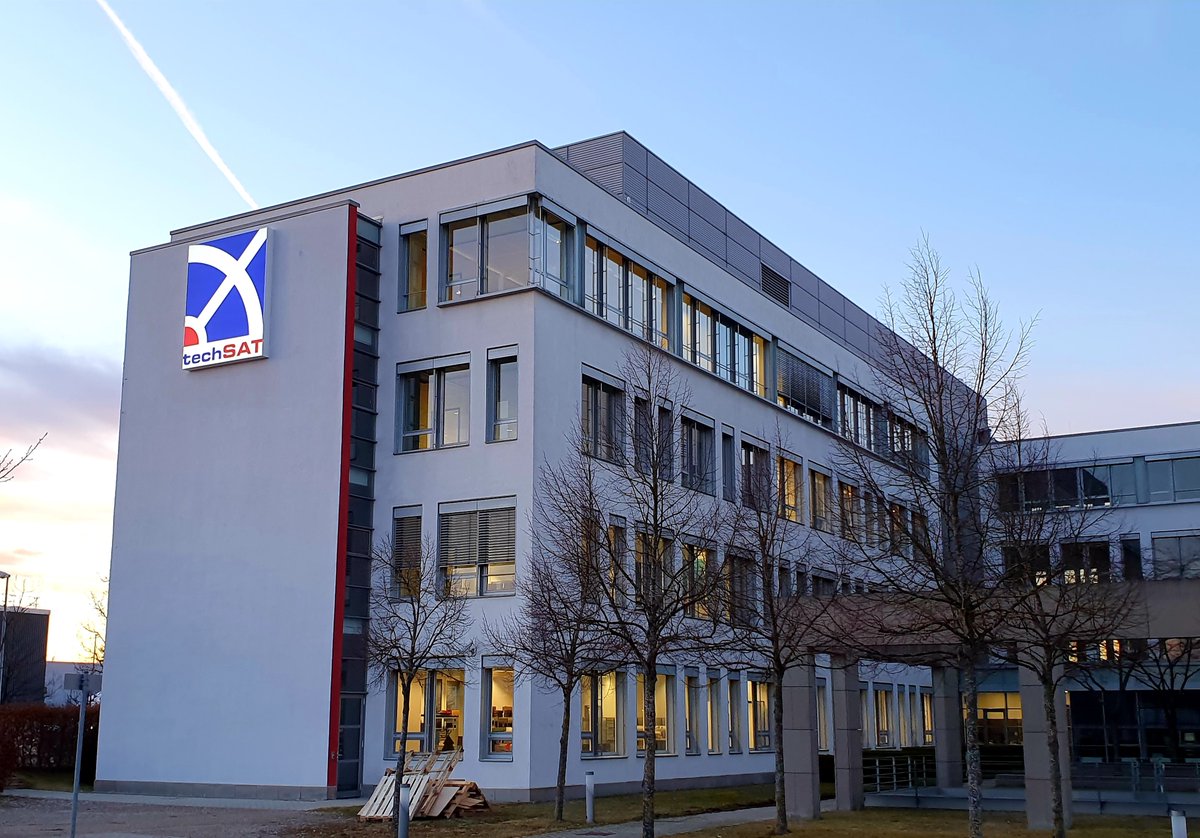 TechSAT_DE's tweet photo. We started 2020 in our new office and left the old place a little demolished :-) 

We're excited to welcome our customers, friends and companions to visit us here. You can reach us via ts-contact@techsat.com or +49 (0) 89 620 975 0

To new beginnings... https://t.co/k5pShrmV7T