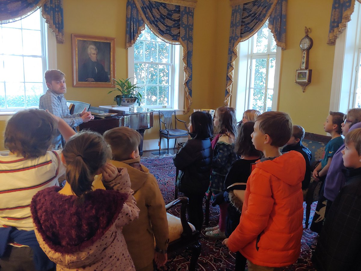 ShelbyBuzz's tweet photo. Our trip to the Governor's Mansion https://t.co/xD34TQj0aU