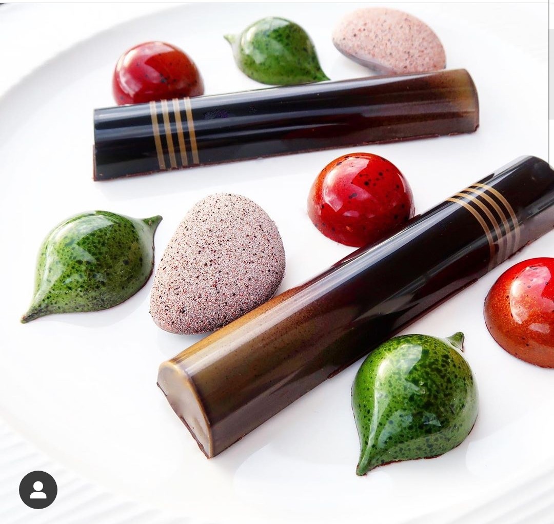 bricktop24's tweet photo. Throw back to our chocolate workshop with @chef_erikVdV 
@farnhamestate 
#topguy #Chocolate #chocolatier #alwaysprogressing #ThrowbackThursday @CacaoBarry_ENG @RedmondFineFood https://t.co/JMKJQJGzkt