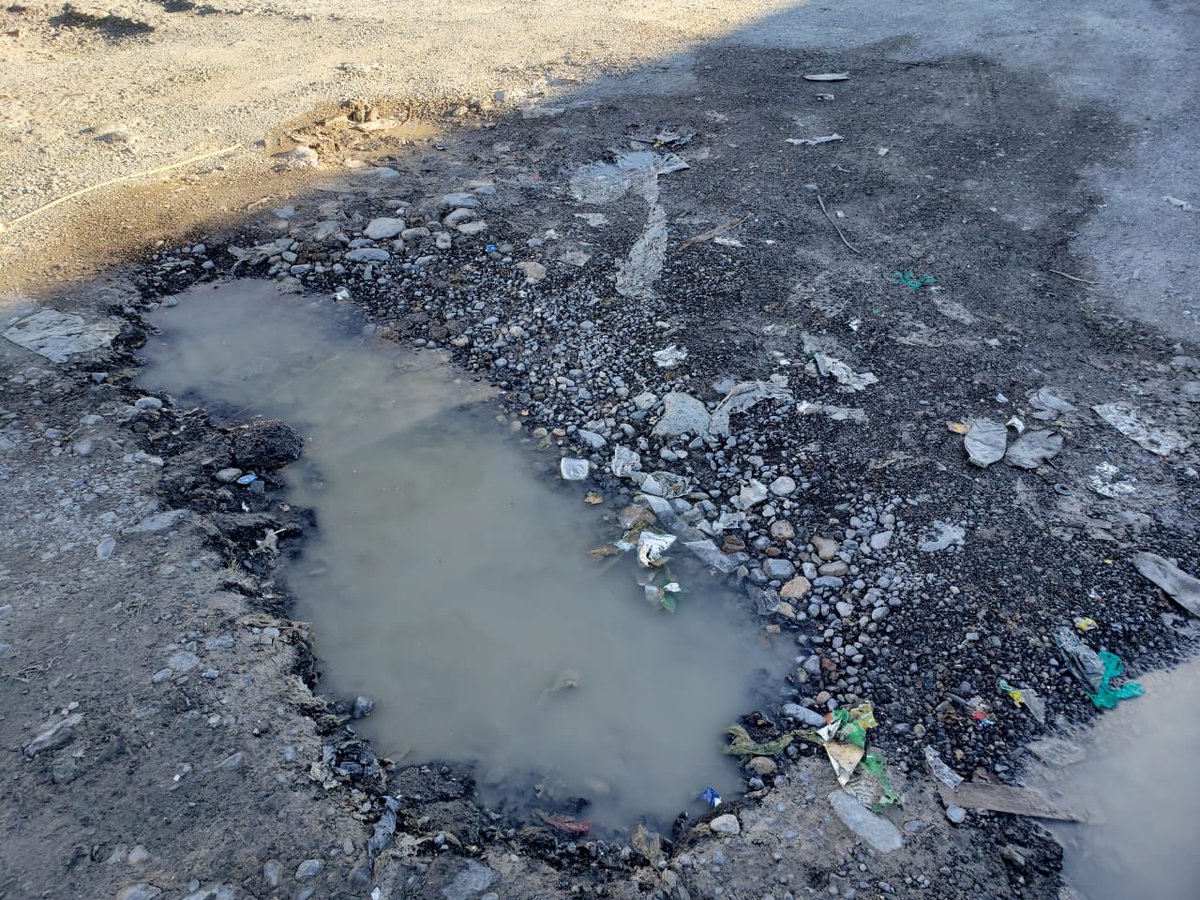 OFRdz's tweet photo. Hace meses que el gobierno municipal de #RamosArizpe no concluye el trabajo de reparación de esta calle. Ya son decenas los coches con daño... @PRIRamosArizpe @chemamorales1 calle Av. Industrial Automotriz, Parque Industrial Ramos Arizpe. #Bache #Deterioro #Calle #MalEstado. https://t.co/kJXX1pYib6