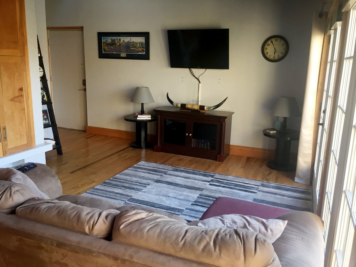 TylerKoonce27's tweet image. My condo on the @ThePlazaKC is available immediately for rent. Awesome location, reserved parking in gated lot, safe complex, walking distance to all #PlazaKC stores/restaurants, washer/dryer/dishwasher in unit, vaulted ceilings, top floor w/ balcony overlooking pool. DM me! #KC