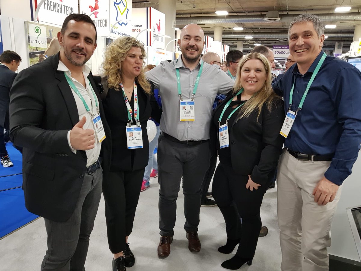 upwardhartford's tweet photo. #UpwardLabs is dominating the scene @CES ! Last night, @shanaschloss spoke at @AARPiLabs stage &amp; connected with #PropTech alum from the fund’s 1st cohort @aji_digital, as well as current cohort members @AlexandreJUVING of #SniffyTechnology &amp; Ravit Ram Bar-Dea of #WellBeat ! https://t.co/u60scgokyJ