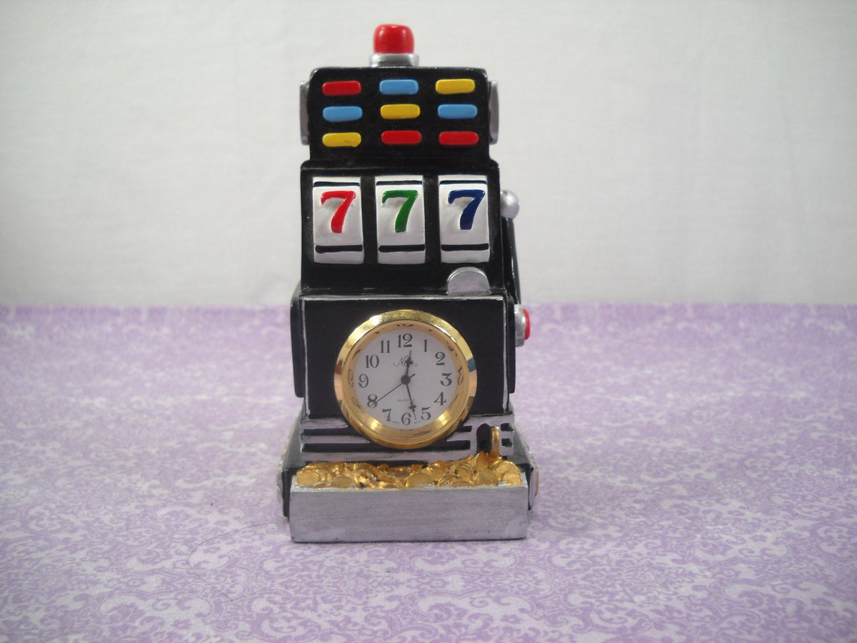 SeaPickers's tweet image. The Country Timepiece Collection Vegas Slot Machine Figurine With Nikko Clock etsy.me/2Na22wY #housewares #clock #quartzclock #mantelclock #shelfclock #seapillowtreasures #vforvintage #vegasclock